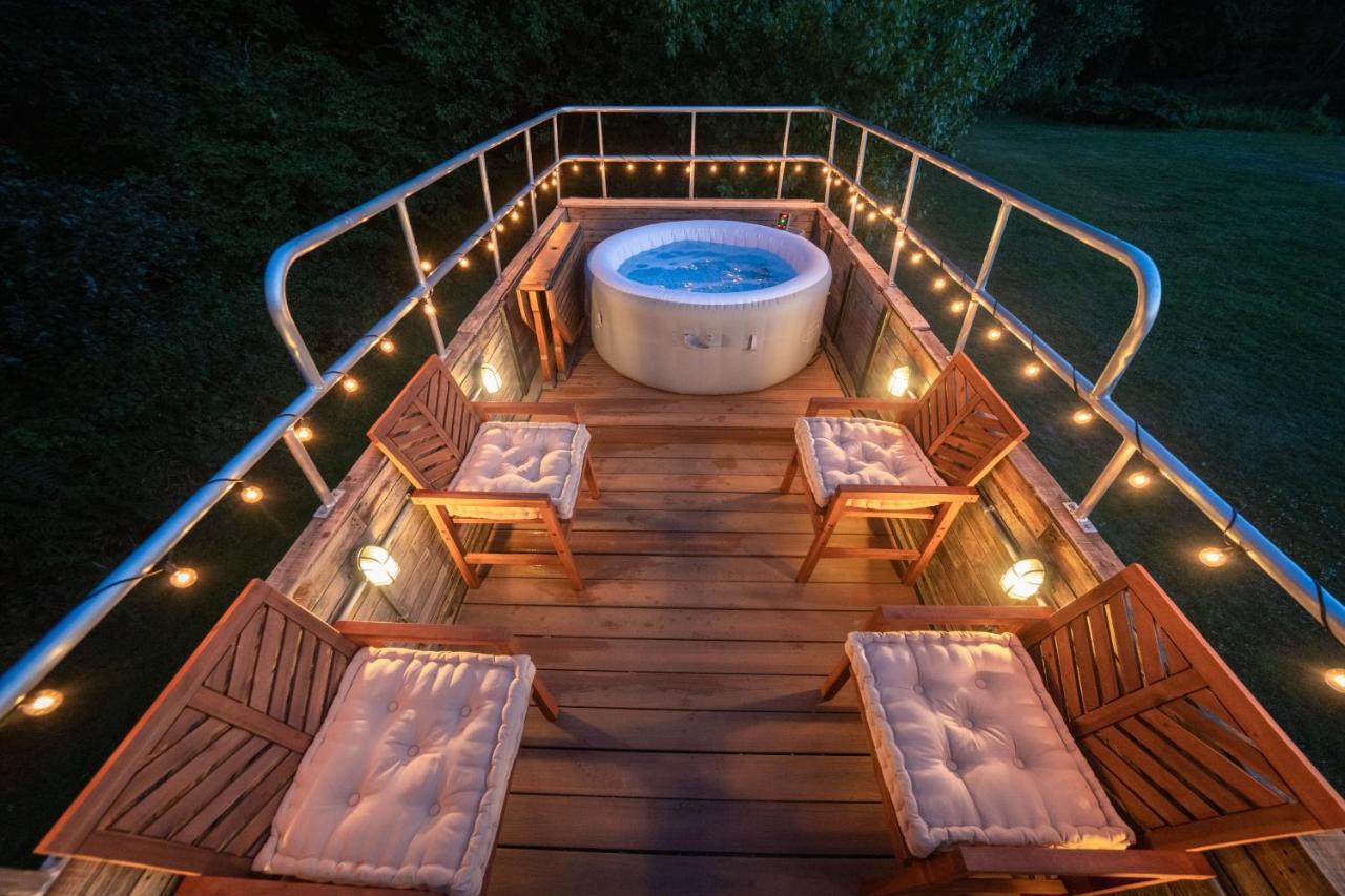 Отель Delightful 2 Bed Double Decker Bus With Hot Tub Укфилд Экстерьер фото