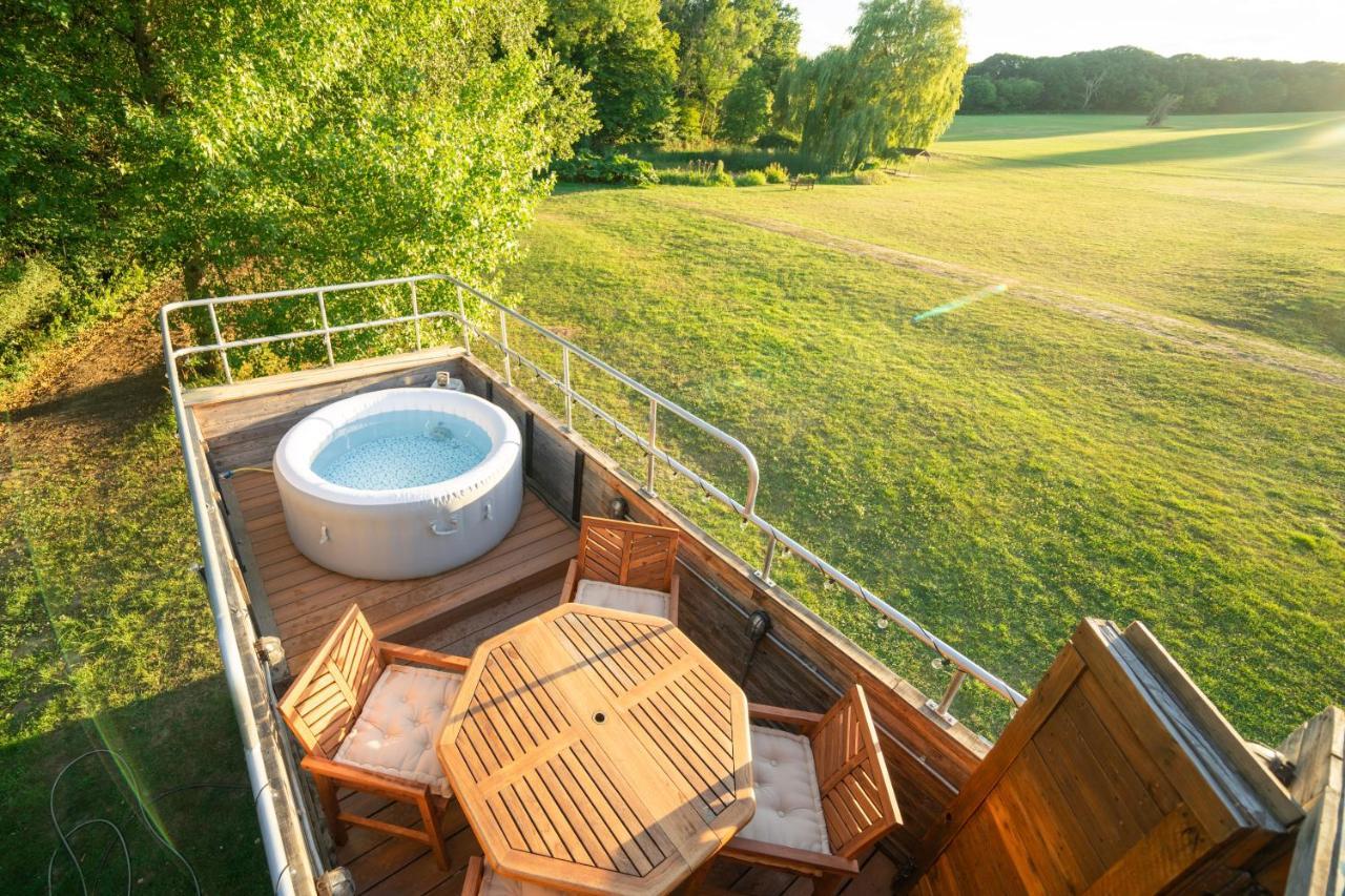 Отель Delightful 2 Bed Double Decker Bus With Hot Tub Укфилд Экстерьер фото