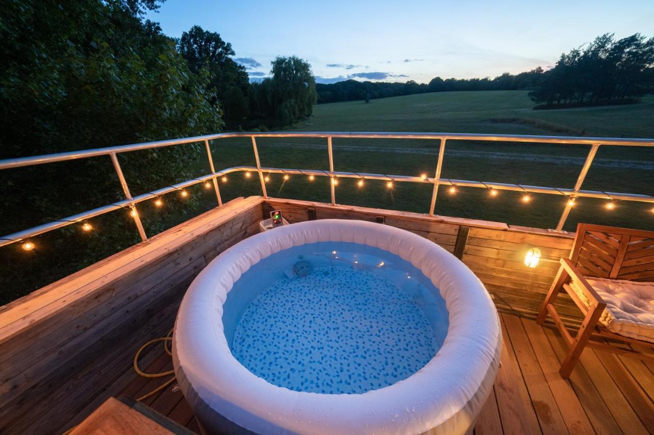 Отель Delightful 2 Bed Double Decker Bus With Hot Tub Укфилд Экстерьер фото