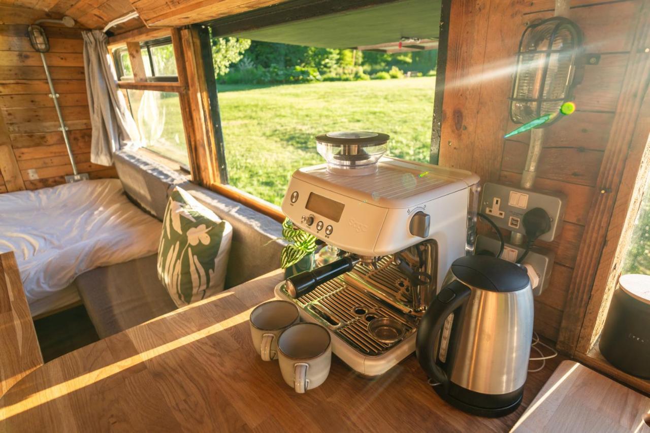 Отель Delightful 2 Bed Double Decker Bus With Hot Tub Укфилд Экстерьер фото